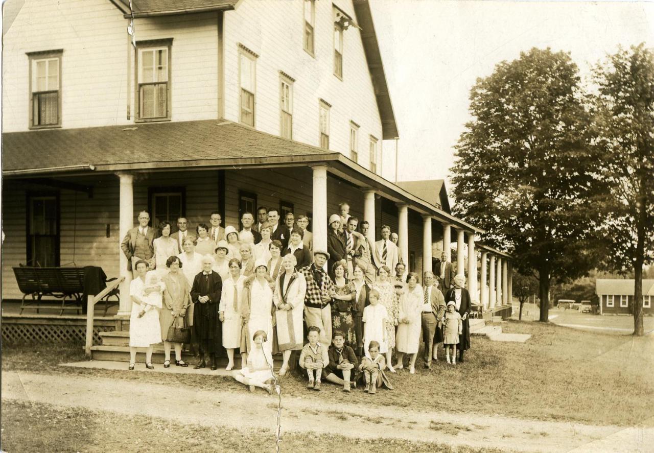 Fountain Point Hotel Suttons Bay Exterior photo
