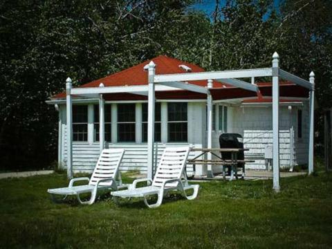 Fountain Point Hotel Suttons Bay Exterior photo