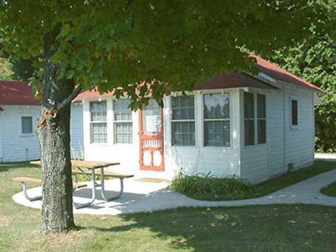 Fountain Point Hotel Suttons Bay Exterior photo